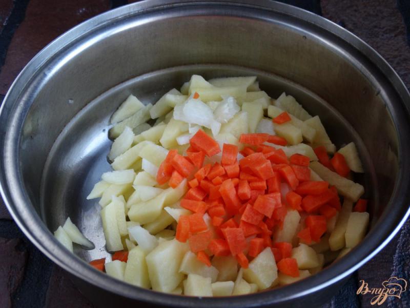 Фото приготовление рецепта: Суп со шпинатом и опятами шаг №2