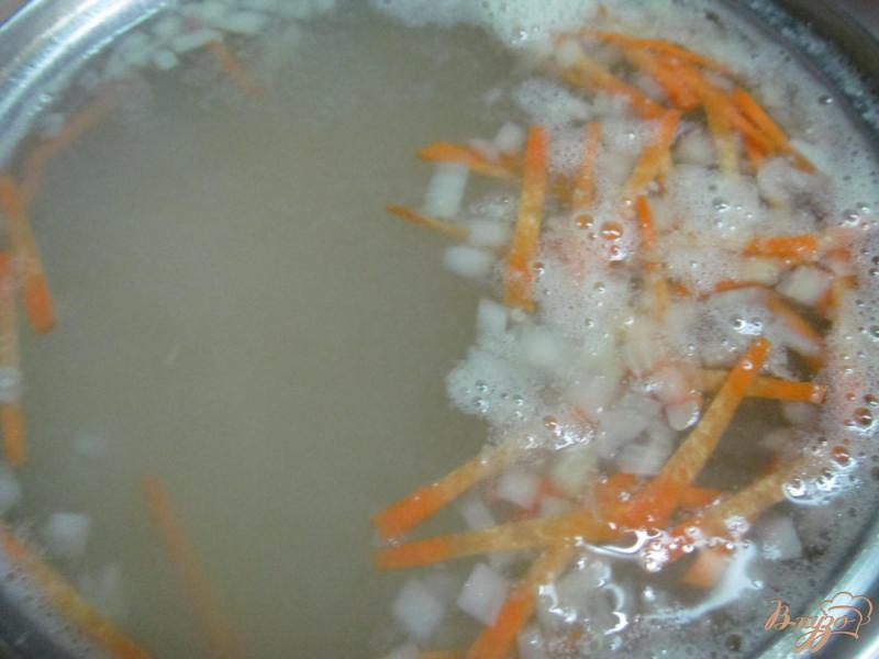 Фото приготовление рецепта: Суп с фрикадельками и булгуром шаг №3