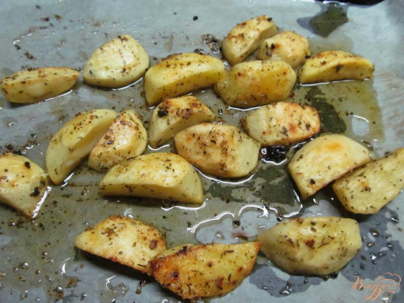 Фото приготовление рецепта: Запеченный картофель в итальянских травах с сыром шаг №3