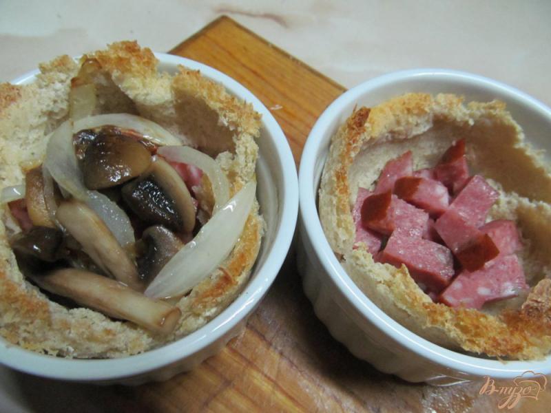 Фото приготовление рецепта: Корзиночки из хлеба с начинкой шаг №7