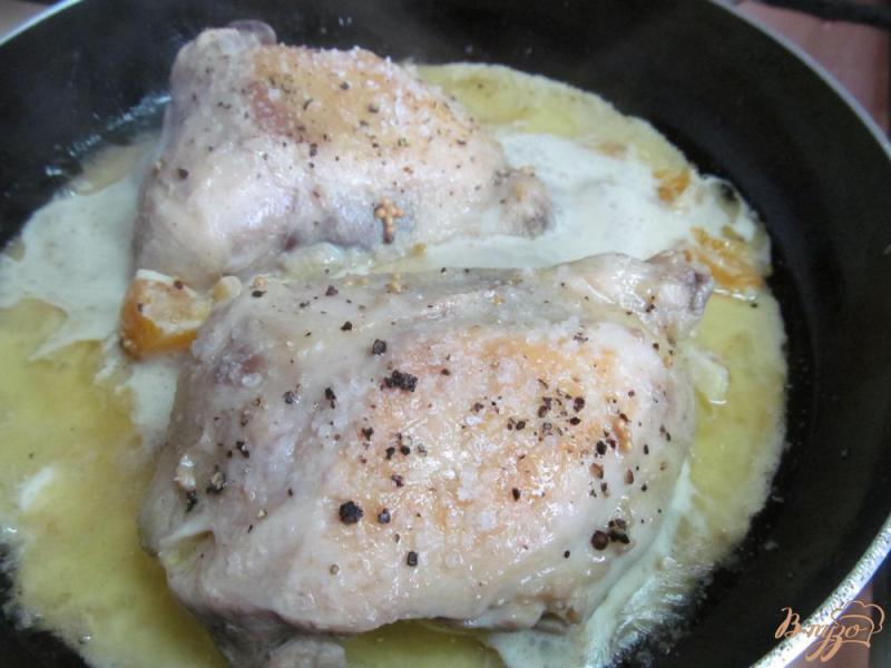 Фото приготовление рецепта: Куриные бедра в горчичном соусе шаг №5
