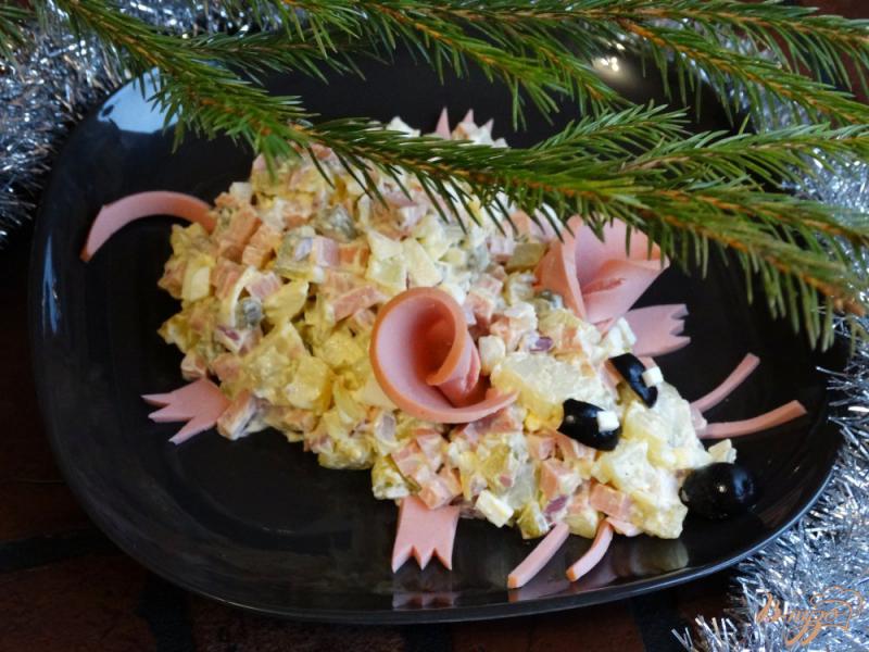 Фото приготовление рецепта: Салат новогодний «Мышка» шаг №11