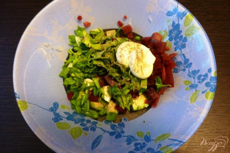 Фото приготовление рецепта: Салат со свеклой и авокадо шаг №3