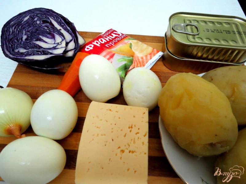 Фото приготовление рецепта: Салат с консервированной скумбрией шаг №1