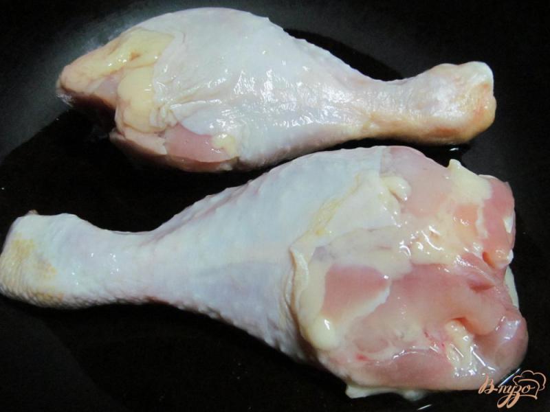 Фото приготовление рецепта: Куриные ножки с пшеницей и горохом шаг №1