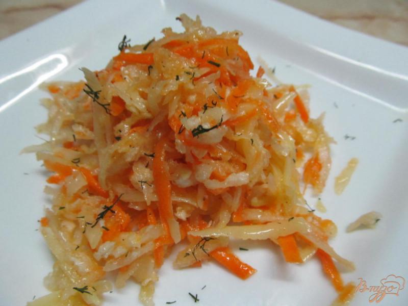 Фото приготовление рецепта: Салат из редки и моркови с сыром шаг №5
