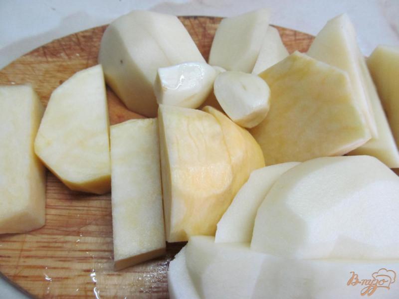 Фото приготовление рецепта: Картофельное пюре с репой и шпинатом шаг №2