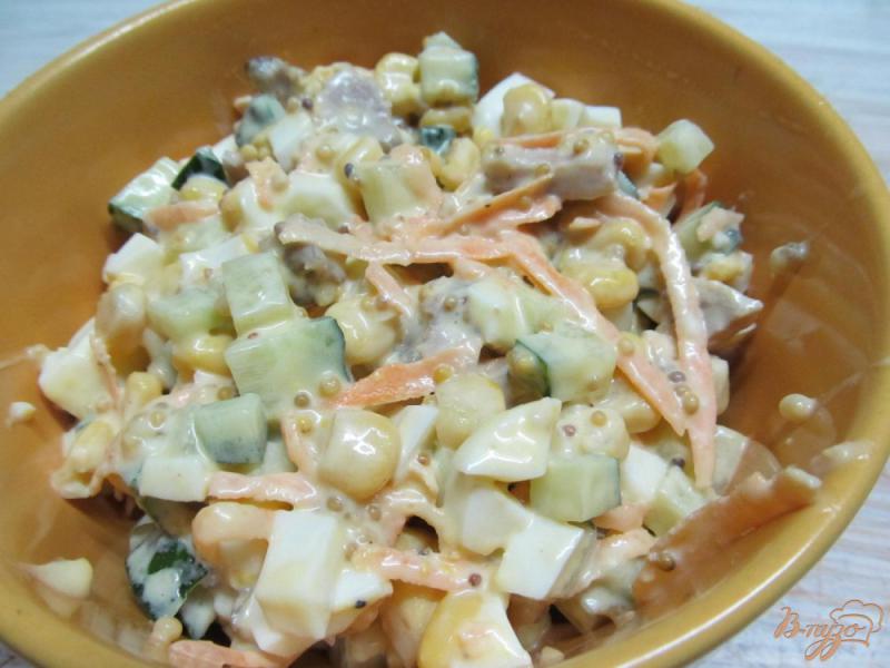 Фото приготовление рецепта: Салат из яиц свинины огурца шаг №4