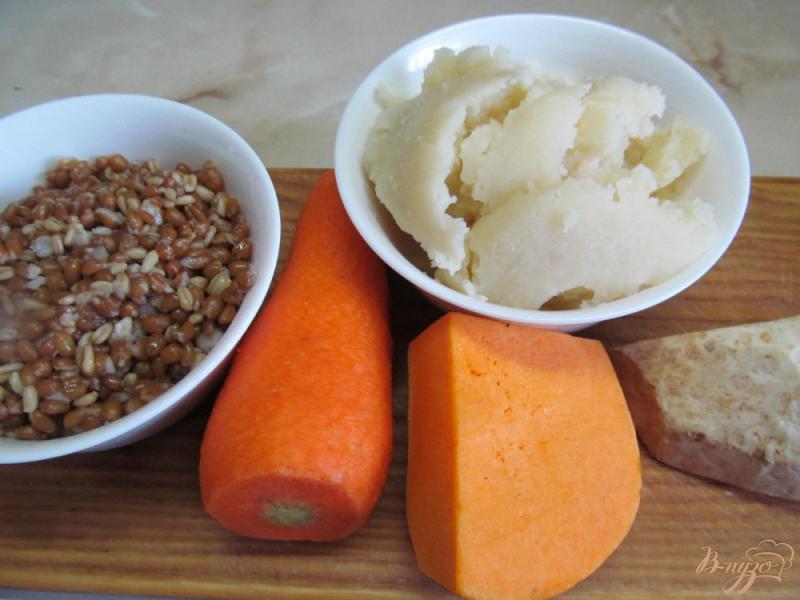 Фото приготовление рецепта: Щи с картофелем пюре кислой капустой и пшеницей шаг №1