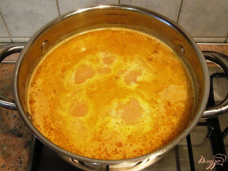 Фото приготовление рецепта: Суп с чечевицей и плавленым сыром шаг №10