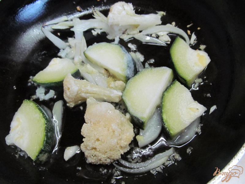 Фото приготовление рецепта: Быстрый завтрак из замороженных овощей шаг №3