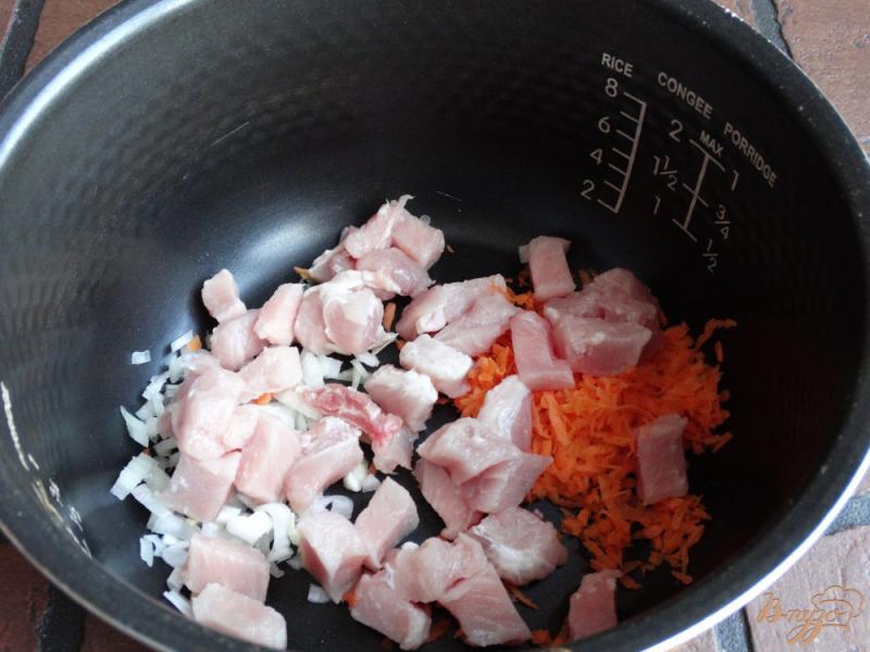 Фото приготовление рецепта: Плов со свининой и баклажанами шаг №2