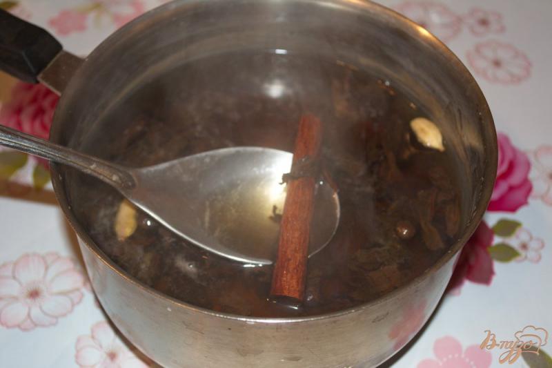 Фото приготовление рецепта: Масала чай с кардамоном шаг №2