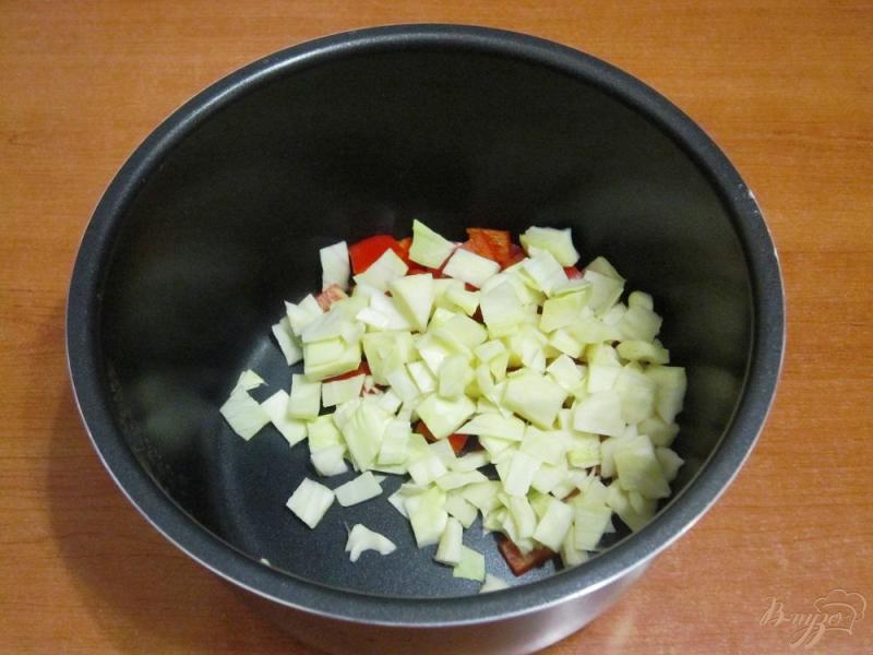 Фото приготовление рецепта: Рагу с охотничьими колбасками в мультиварке шаг №3