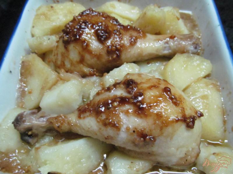 Фото приготовление рецепта: Куриные ножки запеченные с картофелем в духовке шаг №4
