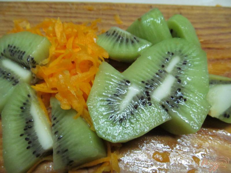 Фото приготовление рецепта: Десерт из творога тыквы и киви шаг №2
