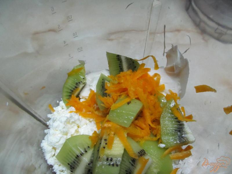 Фото приготовление рецепта: Десерт из творога тыквы и киви шаг №4