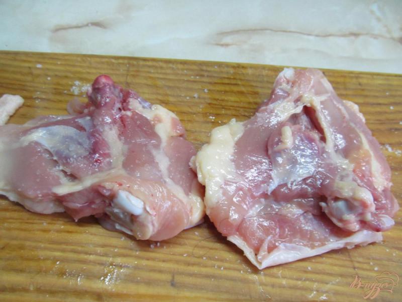 Фото приготовление рецепта: Куриные бедра под соусом шаг №1