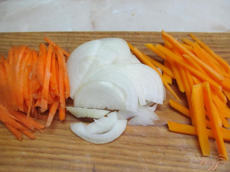 Фото приготовление рецепта: Тушеная капуста с домашней колбасой шаг №1