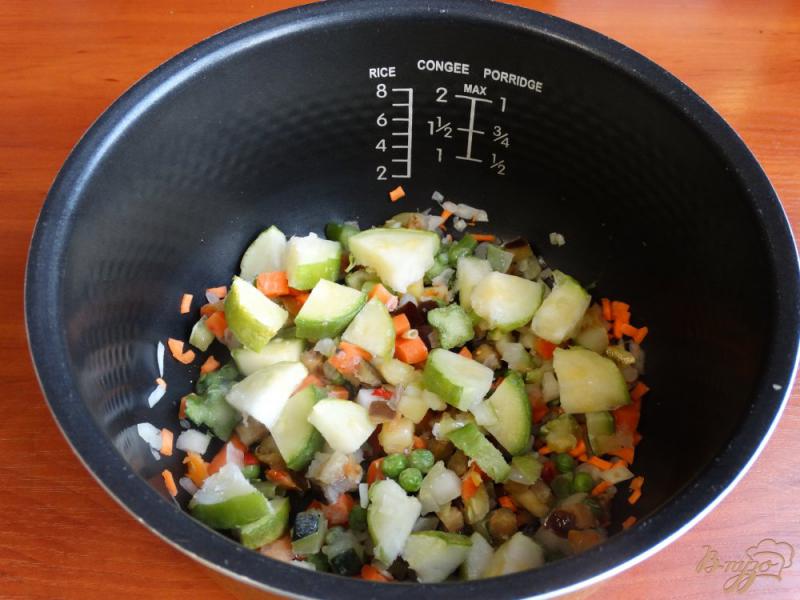 Фото приготовление рецепта: Рагу из замороженных овощей в мультиварке шаг №3