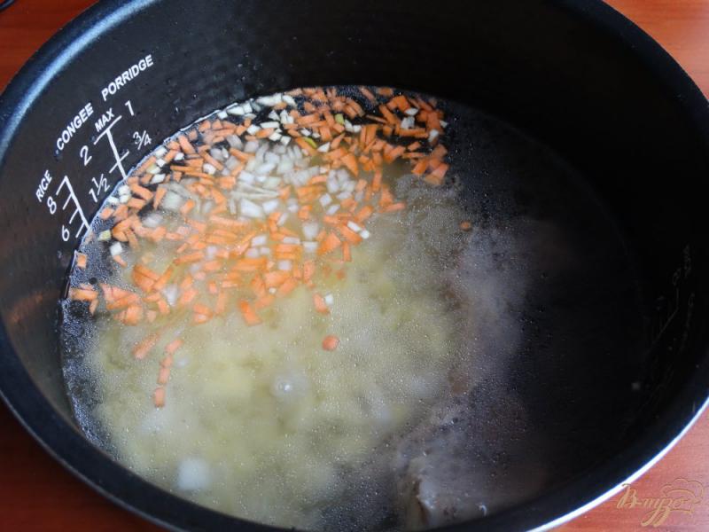 Фото приготовление рецепта: Суп с брюссельской капустой в мультиварке шаг №4