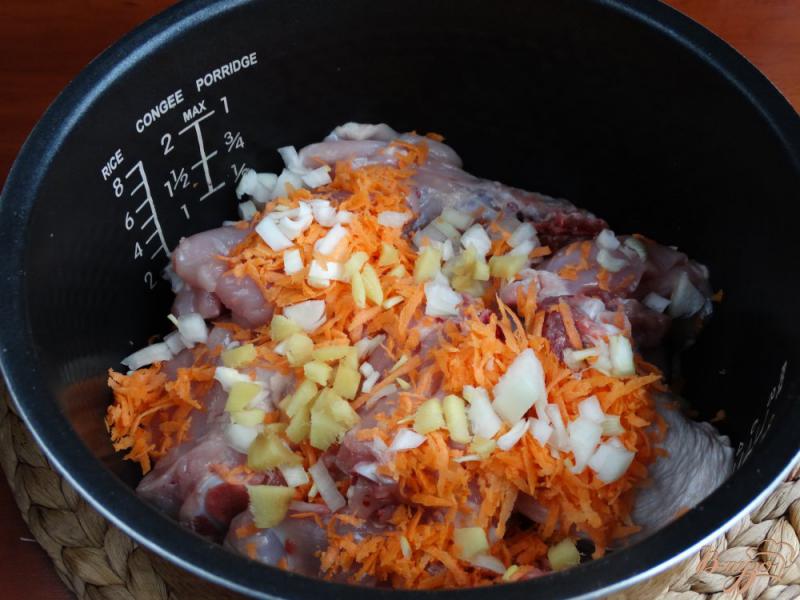 Фото приготовление рецепта: Имбирная курица в мультиварке шаг №3