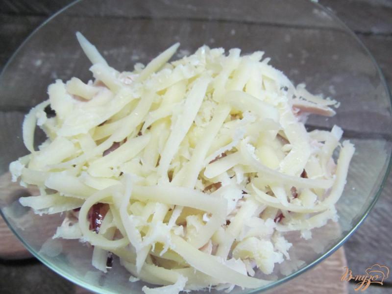 Фото приготовление рецепта: Изумрудный салат из киви и курицы шаг №4