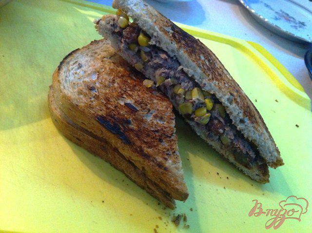 Фото приготовление рецепта: Клаб-сэндвич с тунцом шаг №11