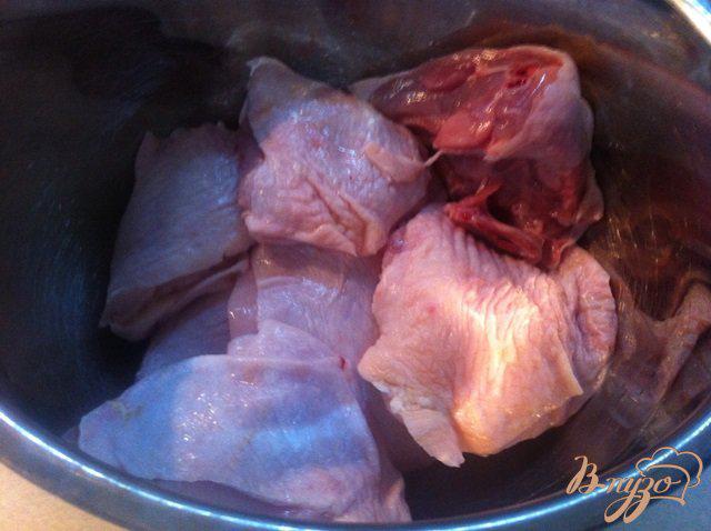 Фото приготовление рецепта: Куриные бедрышки запеченные с картофелем шаг №1
