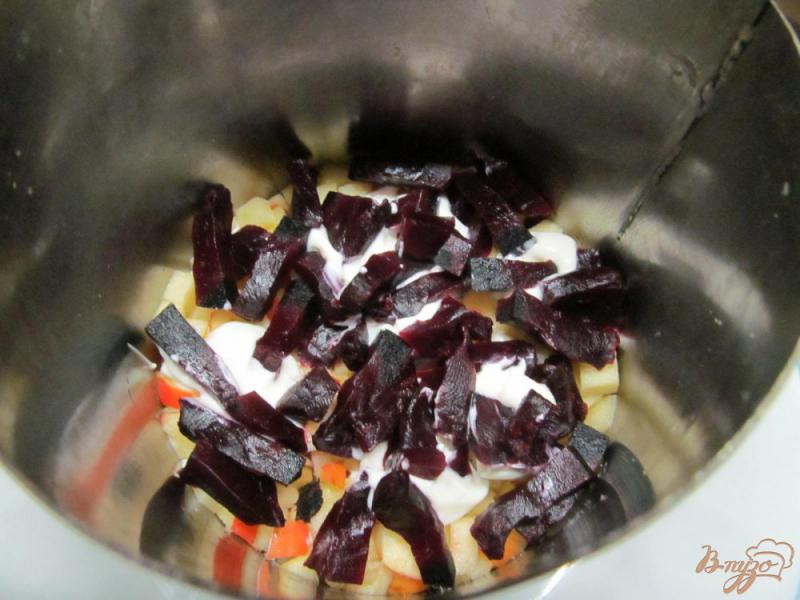 Фото приготовление рецепта: Салат из мяса индейки свеклы и моркови шаг №5