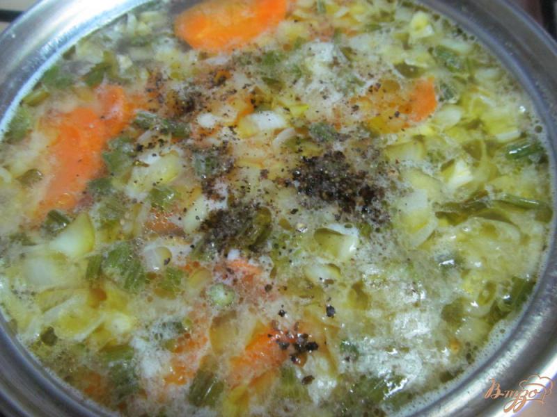 Фото приготовление рецепта: Легкий суп на бульоне из индейки шаг №6