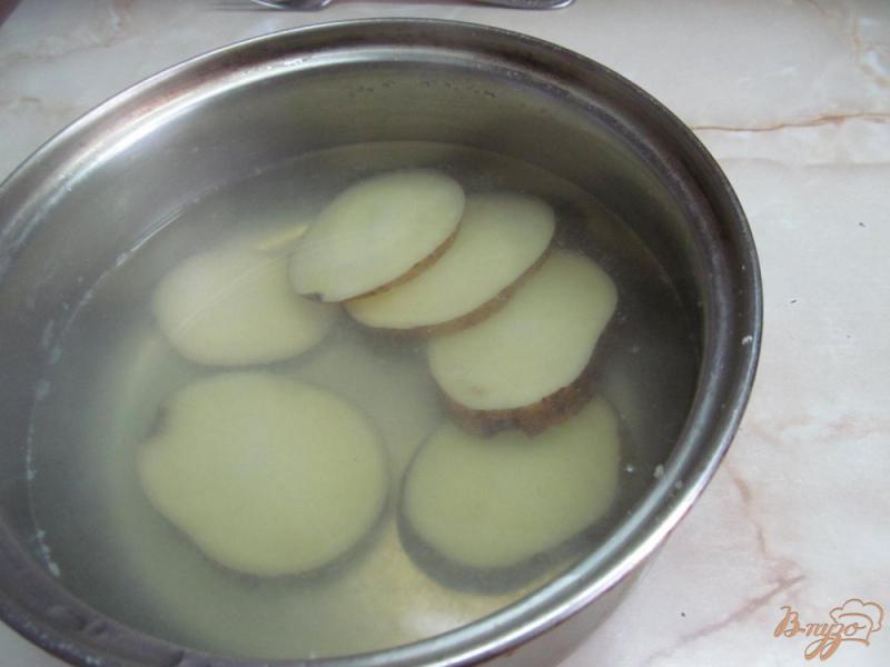 Фото приготовление рецепта: Запеченный картофель под беконом и тыквой шаг №2