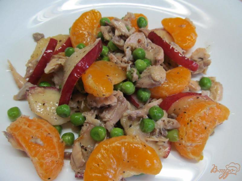 Фото приготовление рецепта: Салат из куриного мяса и жаренных фруктов шаг №9