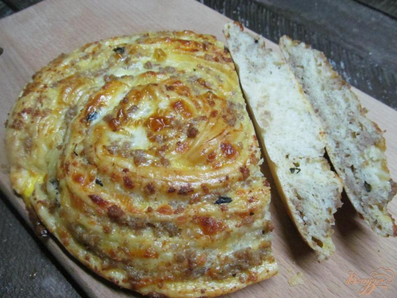 Фото приготовление рецепта: Мясной пирог в слоенном тесте шаг №10