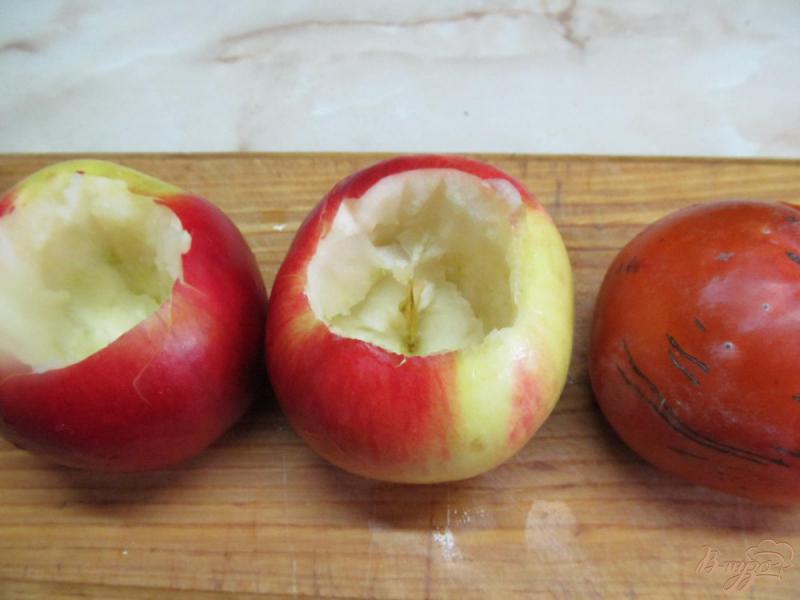 Фото приготовление рецепта: Яблочный десерт с хурмой и брынзой шаг №1