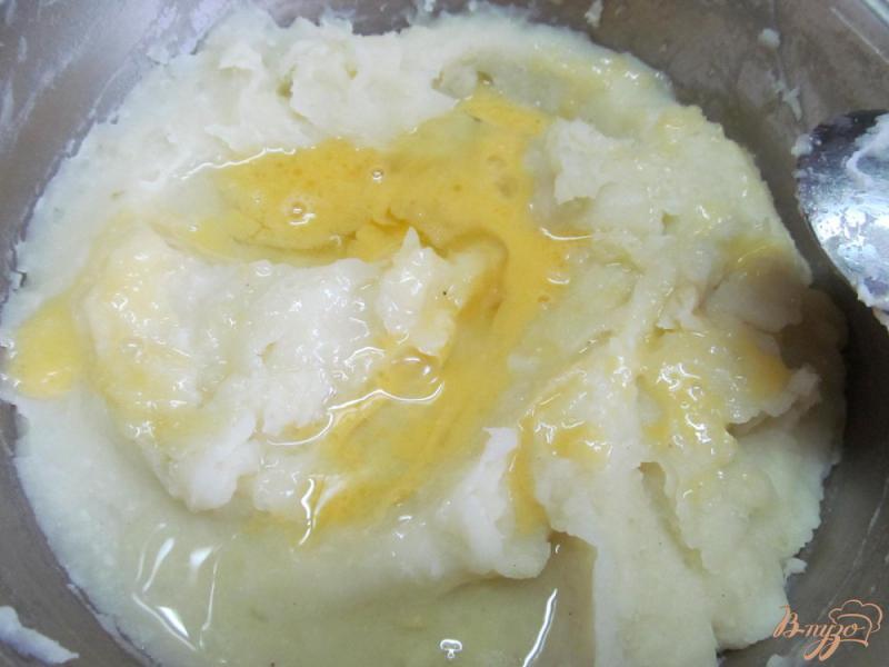Фото приготовление рецепта: Картофельная запеканка с сосисками шаг №2