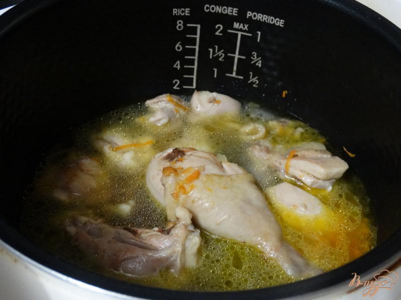 Фото приготовление рецепта: Шпинатная паста с курицей в мультиварке шаг №3