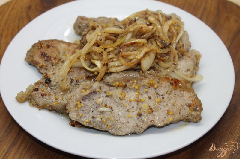 Фото приготовление рецепта: Свинина маринованная с горчицей в зернах и луком шаг №5