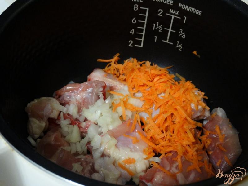 Фото приготовление рецепта: Шпинатная паста с курицей в мультиварке шаг №2