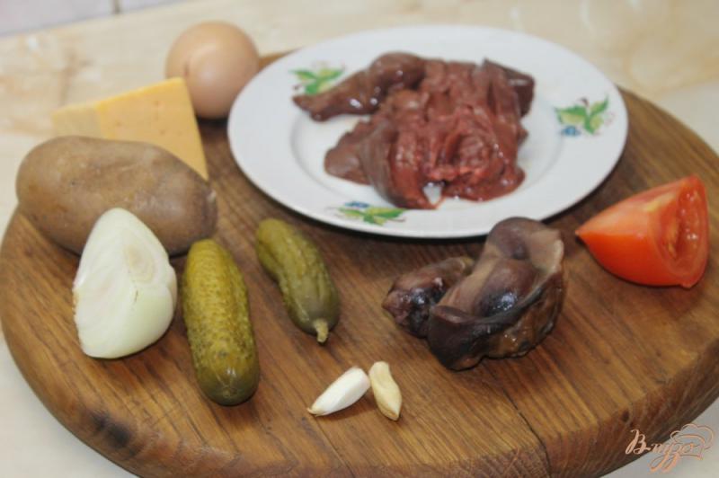 Фото приготовление рецепта: Салат с печенью, яйцом и сыром шаг №1