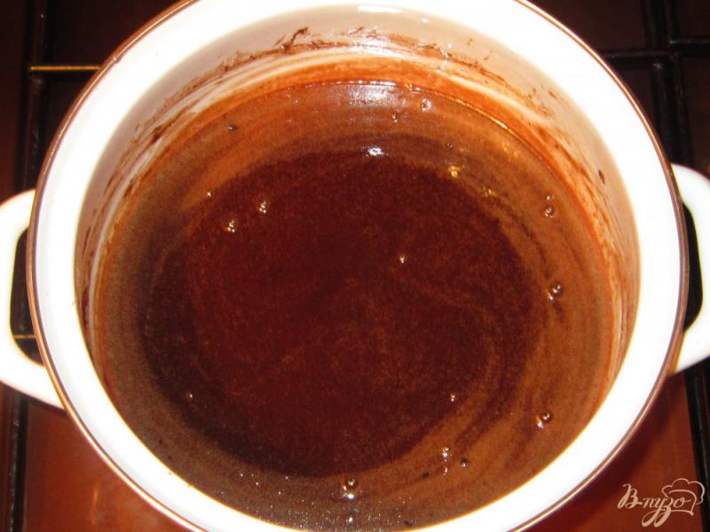 Фото приготовление рецепта: Шоколадные кексы с белым шоколадом шаг №2