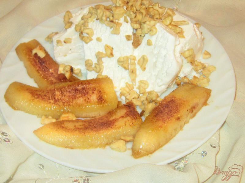 Фото приготовление рецепта: Мороженое с жареными  бананами и грецкими орехами шаг №6