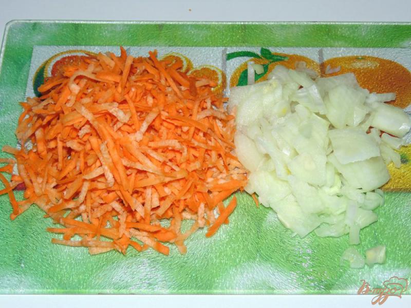 Фото приготовление рецепта: Печеночные оладьи с манной крупой и овощами шаг №1