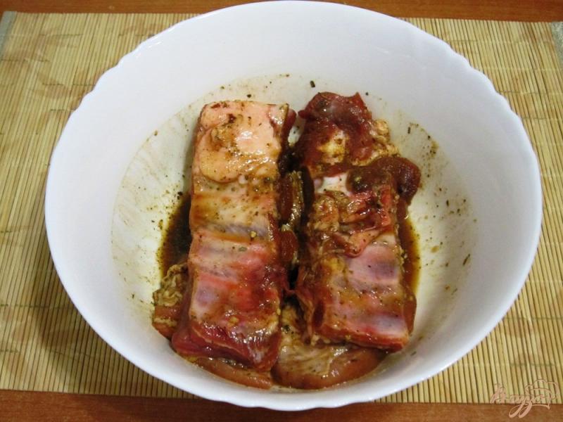 Фото приготовление рецепта: Свиные ребрышки в пикантном маринаде шаг №5
