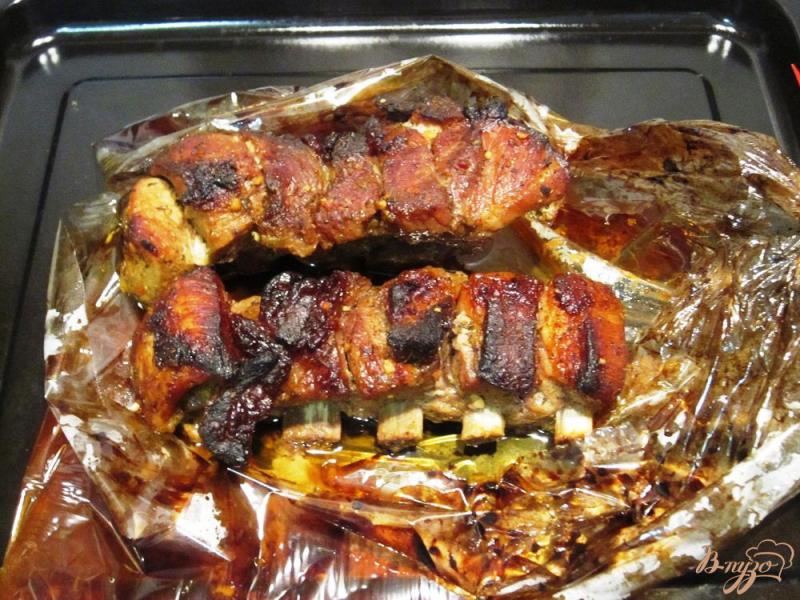 Фото приготовление рецепта: Свиные ребрышки в пикантном маринаде шаг №7