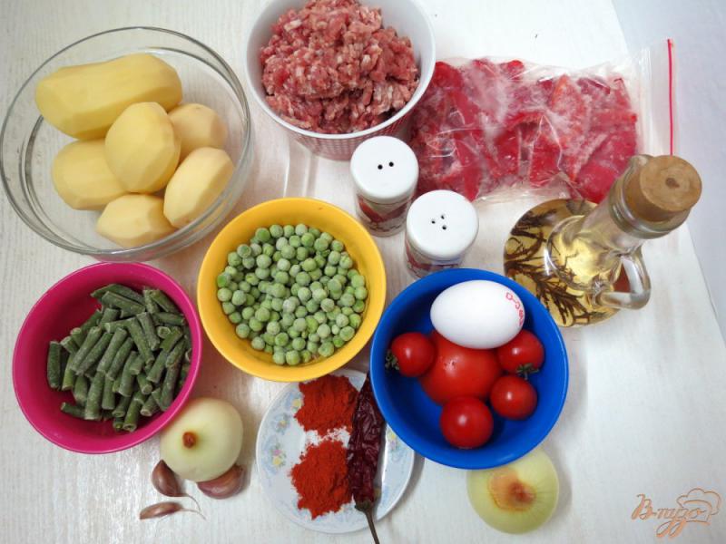 Фото приготовление рецепта: Фрикадельки с овощами в остром соусе шаг №1