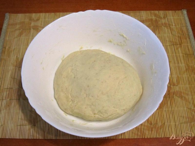 Фото приготовление рецепта: Пирожки с сыром и зеленью шаг №4