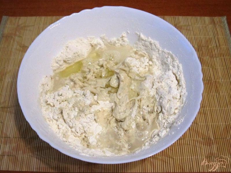 Фото приготовление рецепта: Пирожки с сыром и зеленью шаг №3