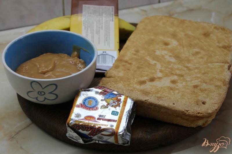 Фото приготовление рецепта: Бисквитный торт с масляным кремом и мандаринами шаг №1