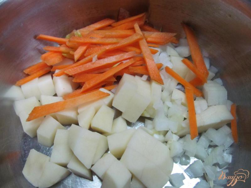 Фото приготовление рецепта: Чесночно-имбирный суп с овощами шаг №1